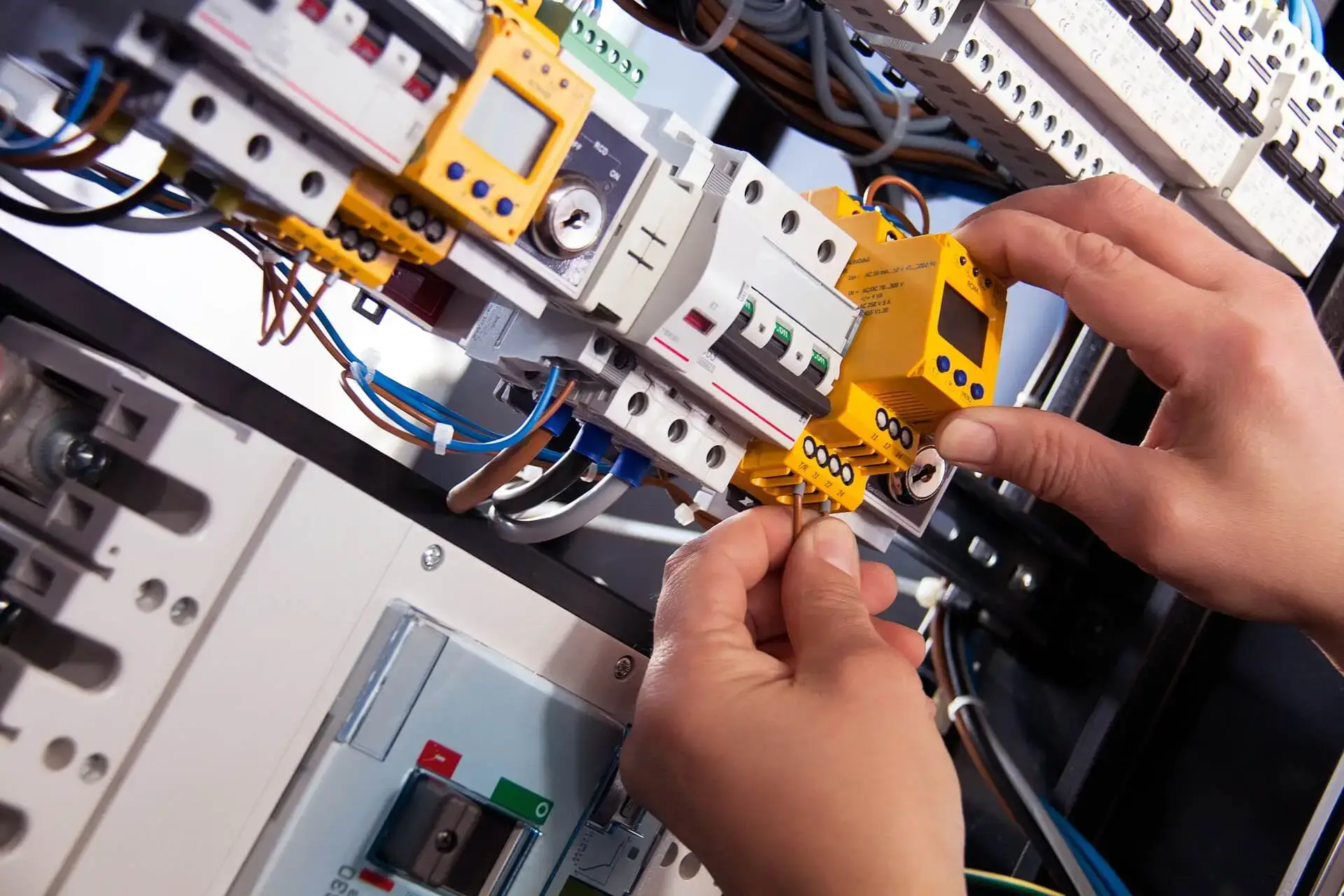 Certified electricians in Willesden